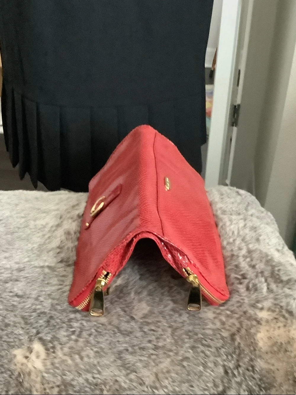 Perlina Red Zip-Around clutch bag with Gold trim